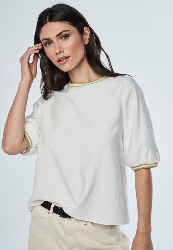 BLUSA CON DETALLES EN CUELLO Y MANGA